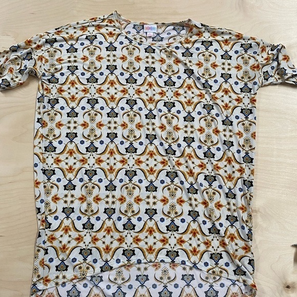 Lularoe Irma Blouse size small (CT) - Picture 1 of 7